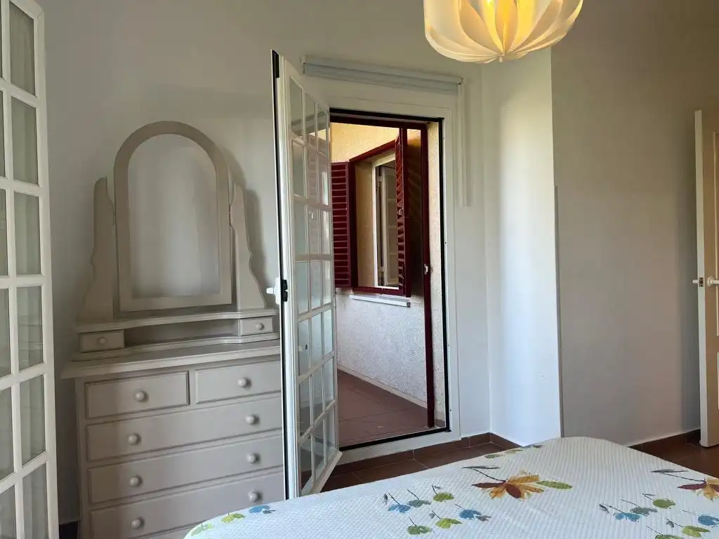 Habitación de Apartamento de alquiler en Rota con Jardín privado, Terraza y Amueblado