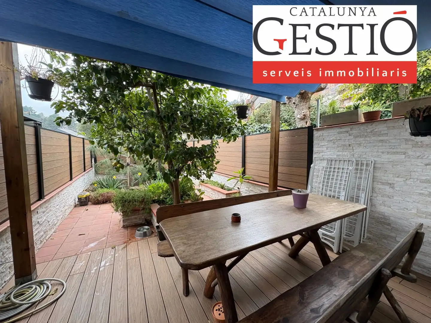 Terrasse von Einfamilien-Reihenhaus zum Verkauf in Corbera de Llobregat mit Heizung, Privatgarten und Terrasse