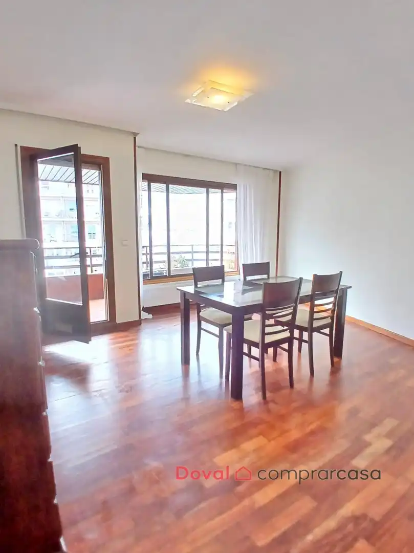 Dining room of Flat for rent in Vigo   with Heating, Parquet flooring and Terrace