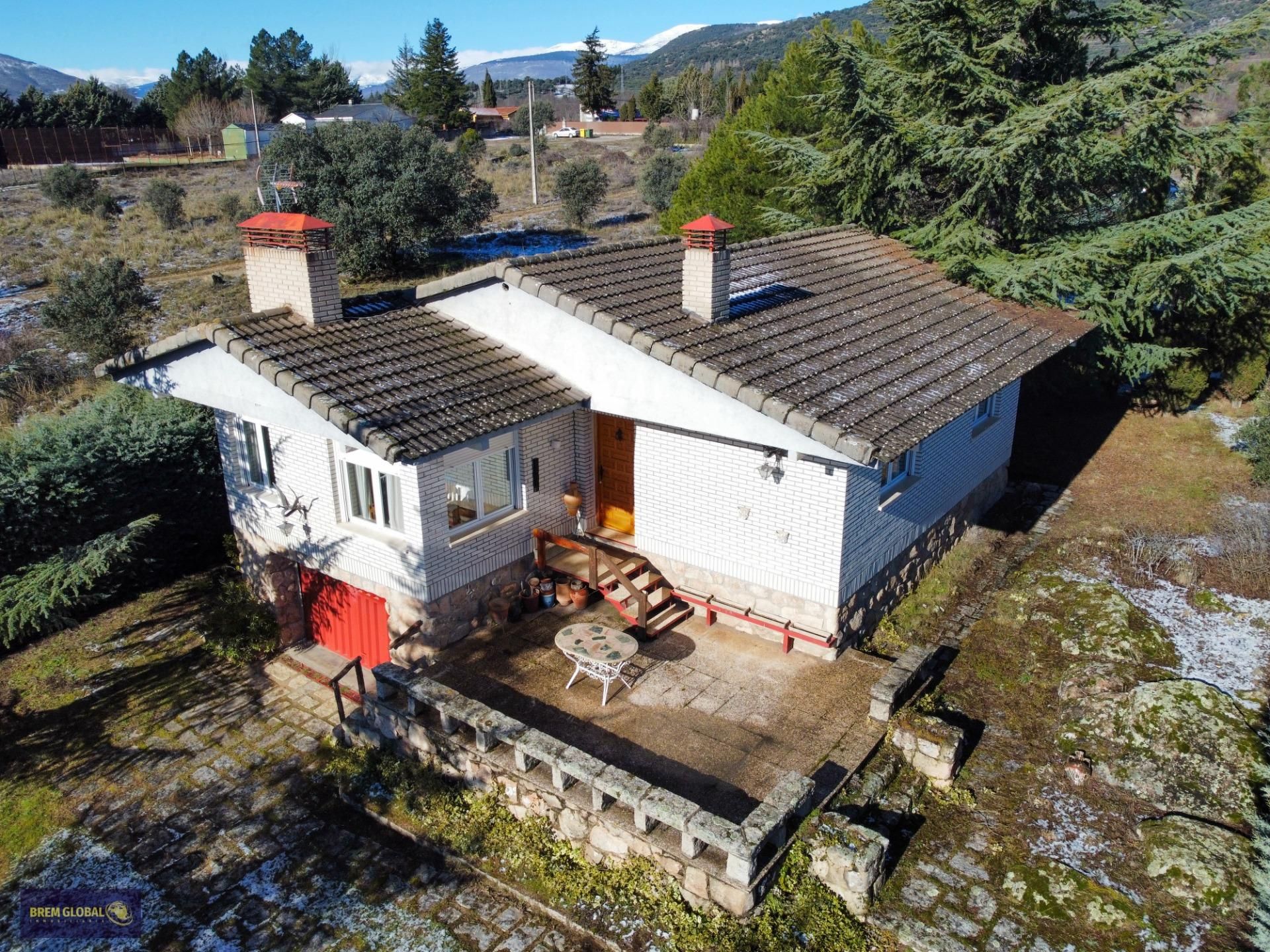 Exterior view of House or chalet for sale in Gargantilla del Lozoya  with Heating, Storage room and Swimming Pool