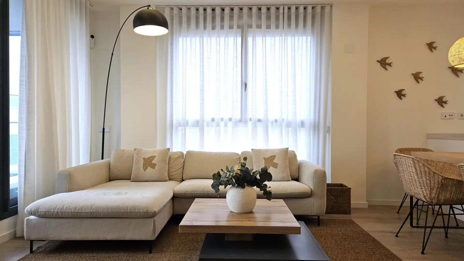 Living room of Flat for rent in Badalona  with Air Conditioner, Furnished and Alarm