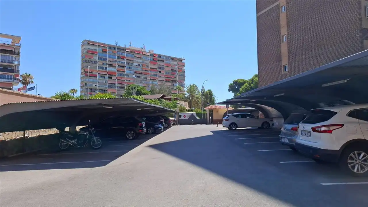 Aparcament de Pis en venda en Alicante / Alacant