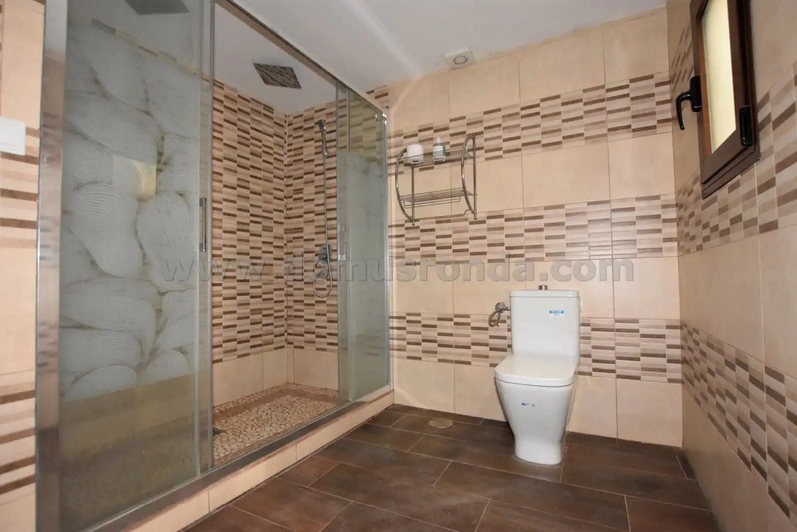 Bany de Casa o xalet en venda en Ronda amb Terrassa i Traster