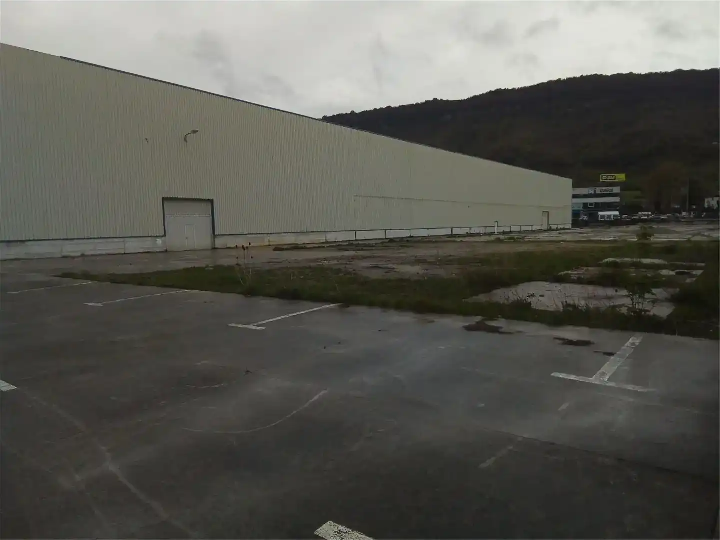 Außenansicht von Fabrikhallen zur Miete in Altsasu / Alsasua, Navarra
