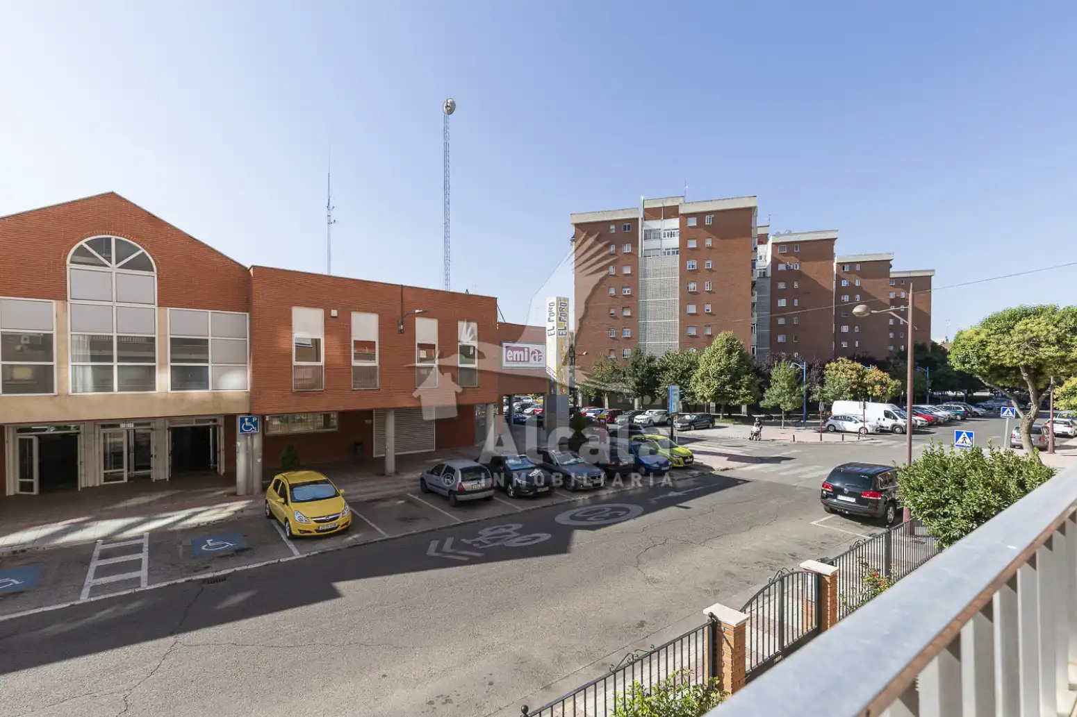 Vista exterior de Pis en venda en Azuqueca de Henares amb Calefacció i Terrassa