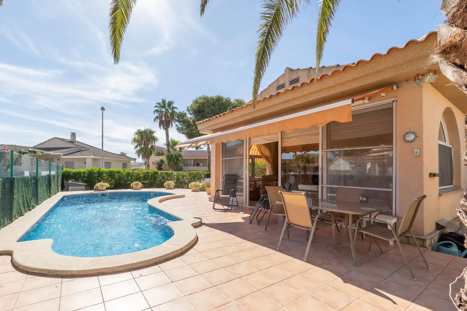 Detached house with pool for sale in Deltebre