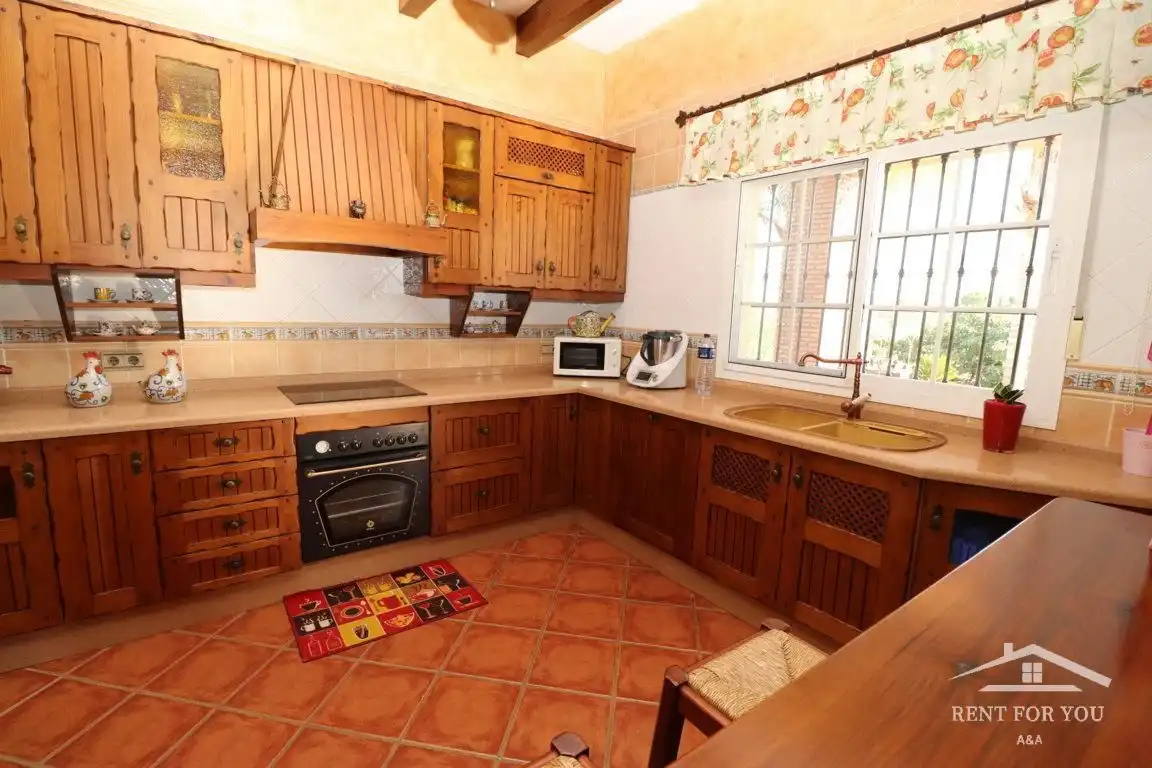 Cuina de Casa o xalet de lloguer en Alhaurín El Grande amb Aire condicionat, Jardí privat i Terrassa