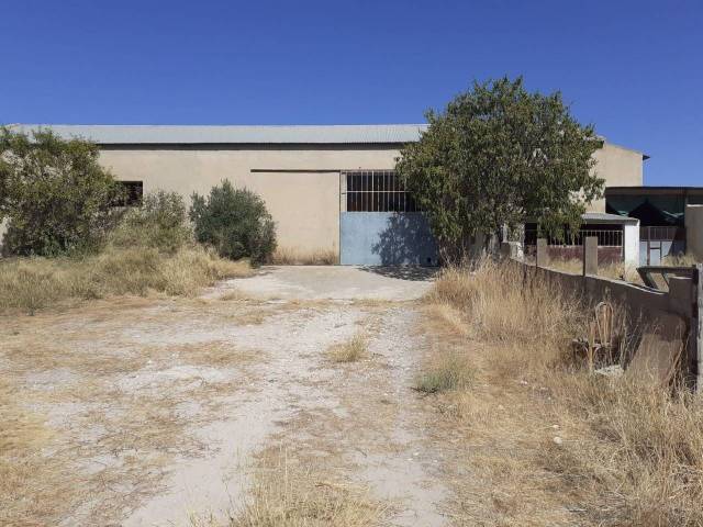 Nave industrial en Venta en Calle Hellín en Albatana