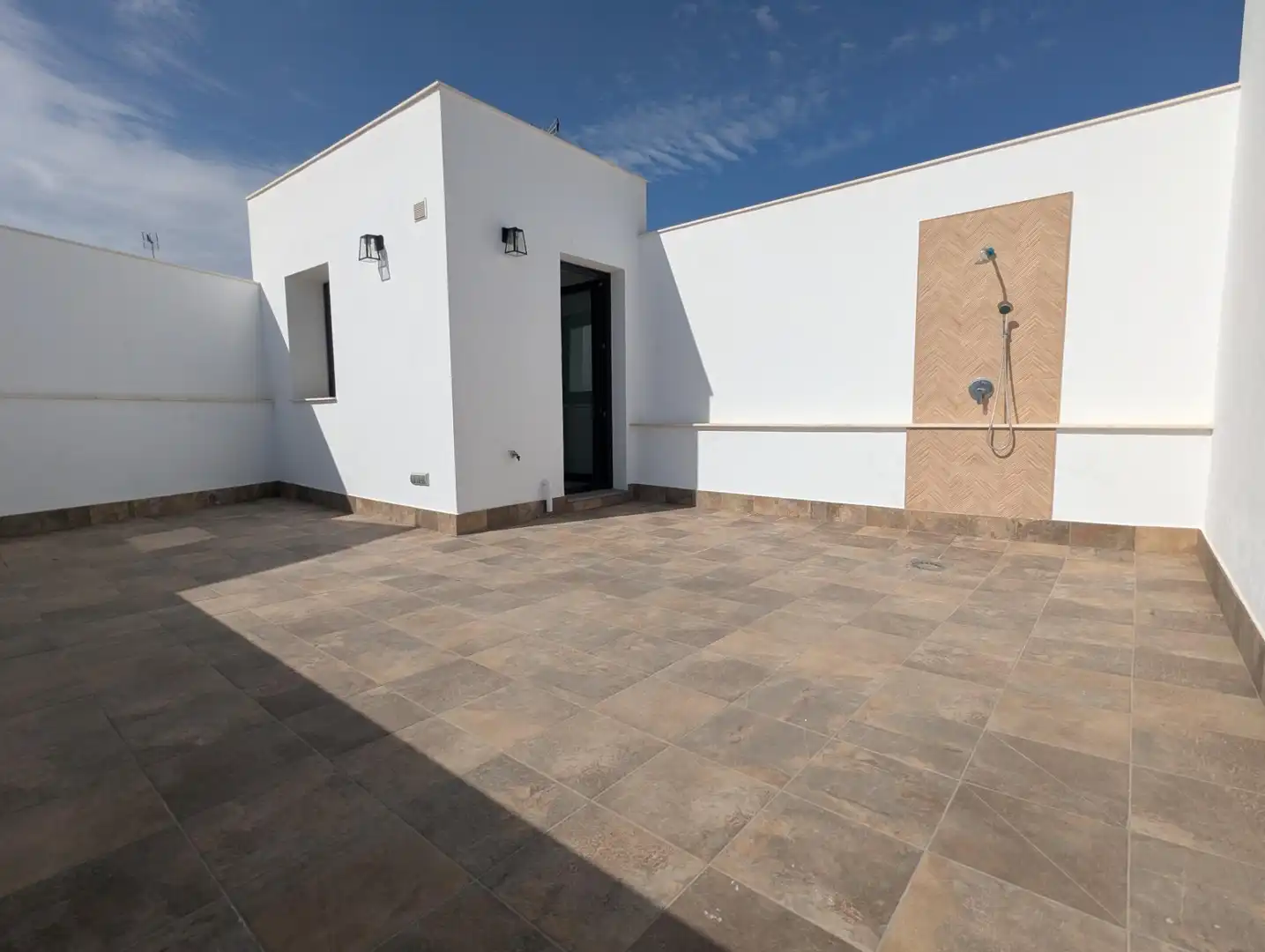 Terrasse von Maisonette zur Miete in Sanlúcar la Mayor mit Klimaanlage, Terrasse und Möbliert