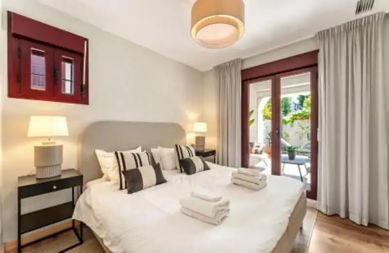 Habitación de Planta baja en venta en Marbella con Aire acondicionado, Calefacción y Terraza