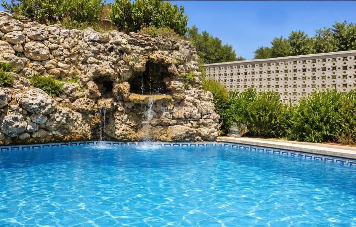 Piscina de Casa adosada en venda en Fuenlabrada amb Calefacció, Piscina i Piscina comunitària