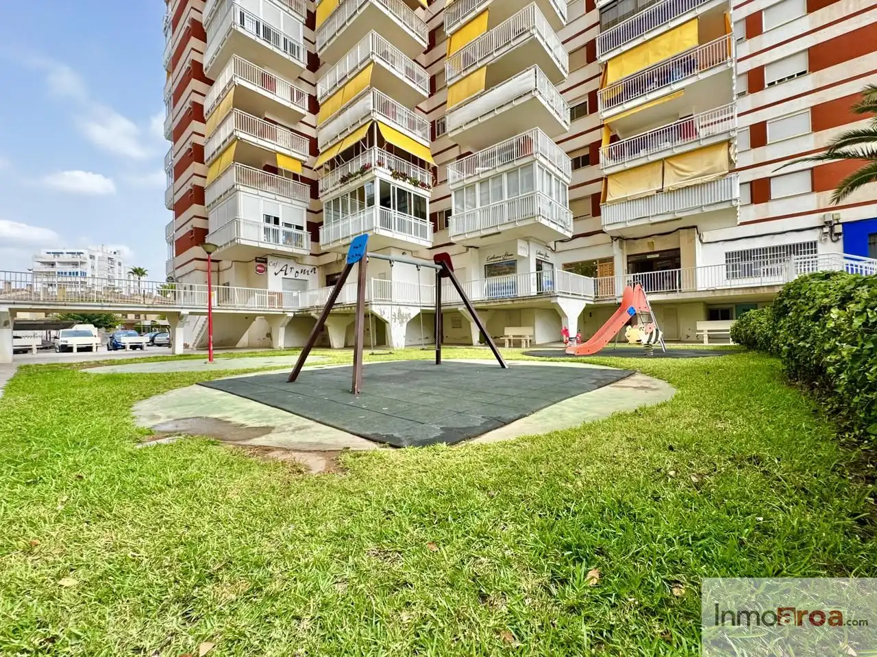 Außenansicht von Wohnung zur Miete in Benicasim / Benicàssim mit Klimaanlage, Heizung und Terrasse