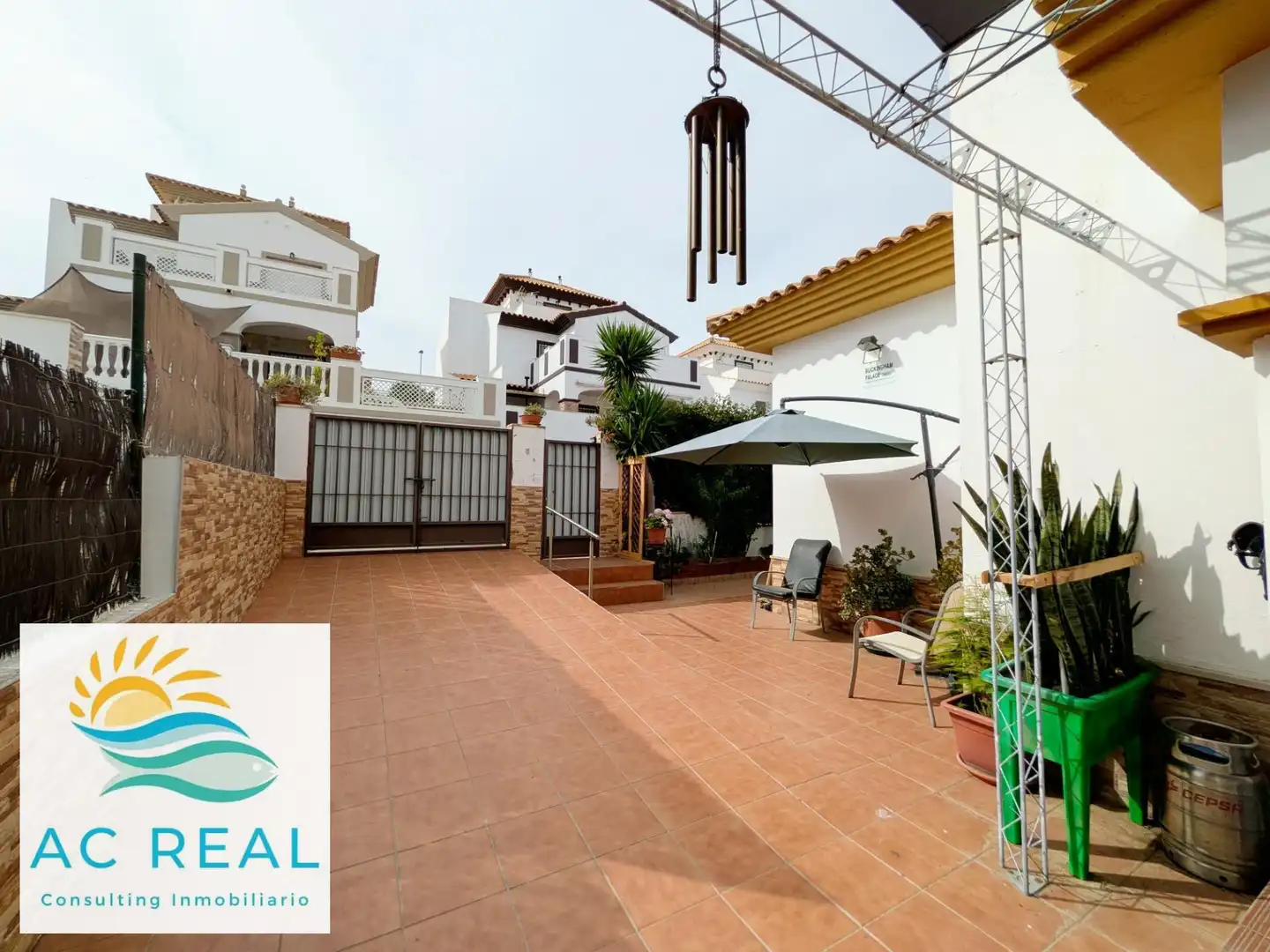 Chalet con piscina en venta en Calle HAITI, imagen 4