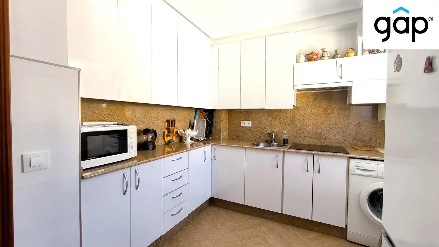 Küche von Wohnung zum Verkauf in Cuenca mit Klimaanlage, Heizung und Parkett