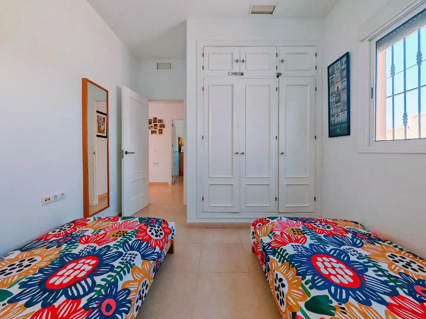 Dormitori de Casa o xalet en venda en Chiclana de la Frontera amb Aire condicionat, Jardí privat i Piscina