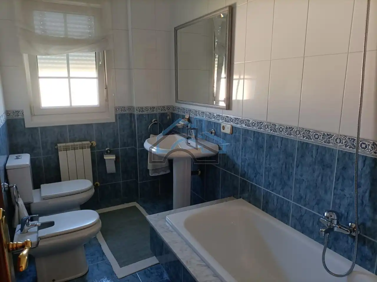 Baño de Casa o chalet de alquiler en Oleiros con Calefacción, Jardín privado y Parquet