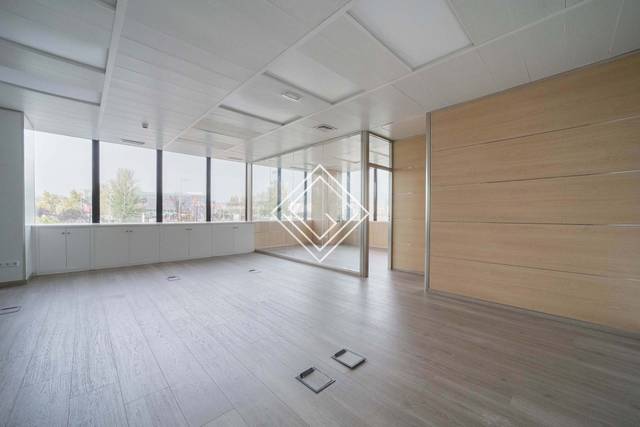 Oficina en Alquiler en Corralejos - Campo de las Naciones