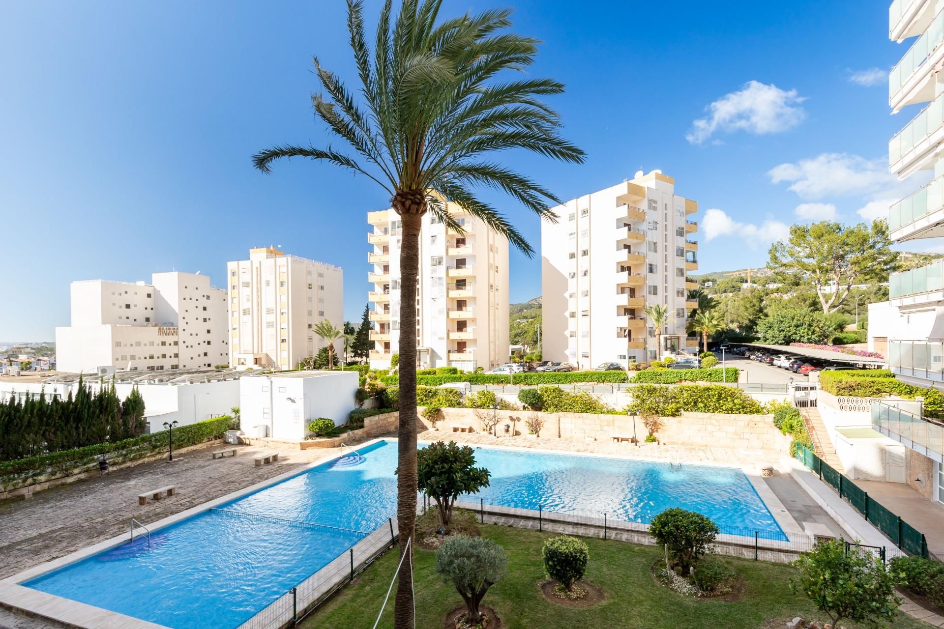 Swimming pool of Apartment for sale in Calvià  with Air Conditioner, Terrace and Furnished