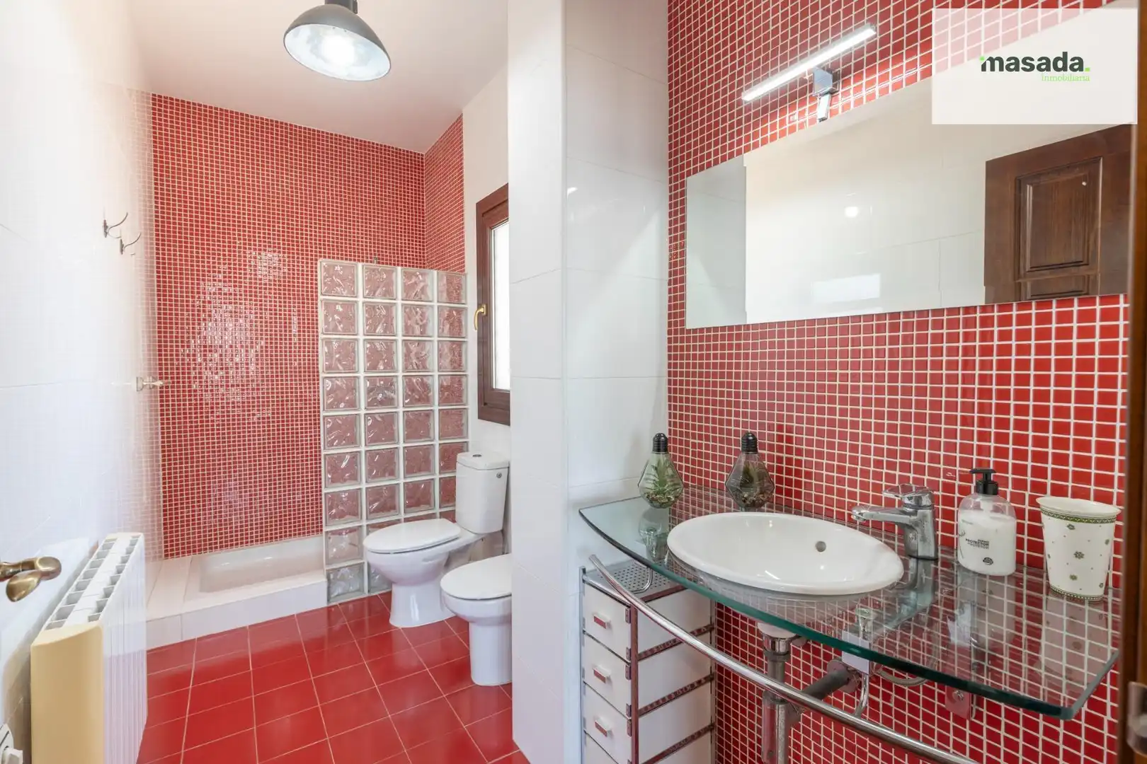 Baño de Casa o chalet en venta en Vegas del Genil con Jardín privado, Piscina y Alarma