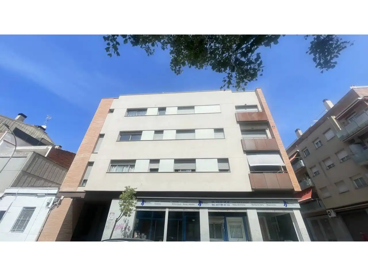 Vista exterior de Apartament en venda en Terrassa amb Calefacció