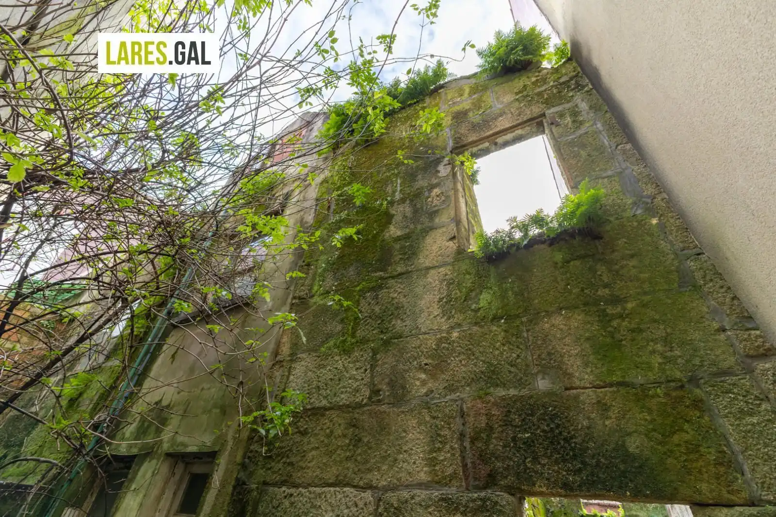 Vista exterior de Casa o xalet en venda en Cangas  amb Terrassa