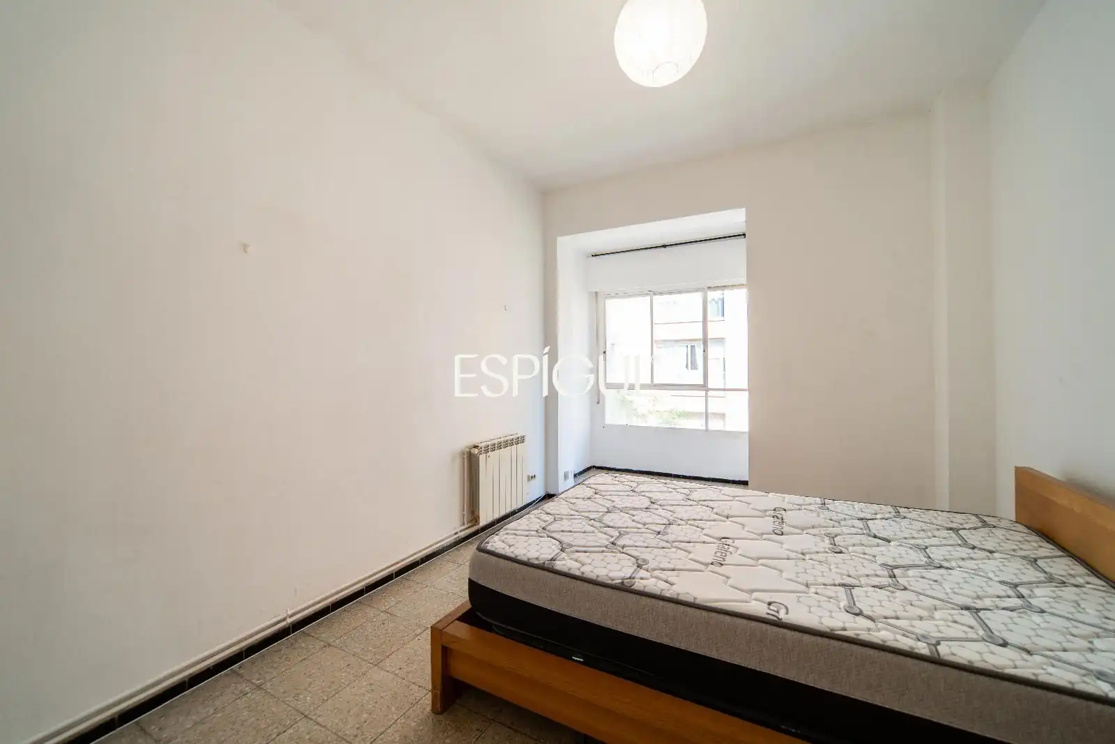 Habitación de Piso en venta en Girona con Calefacción, Terraza y Amueblado