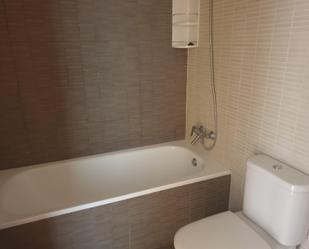 Bathroom of Flat for sale in Vilafranca del Penedès