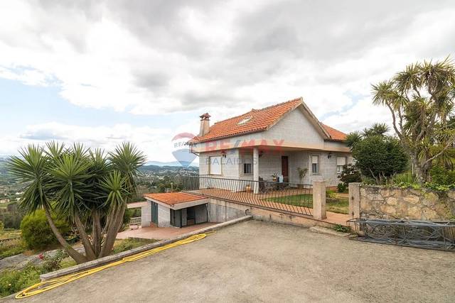 Casa-chalet en Venta en As Neves