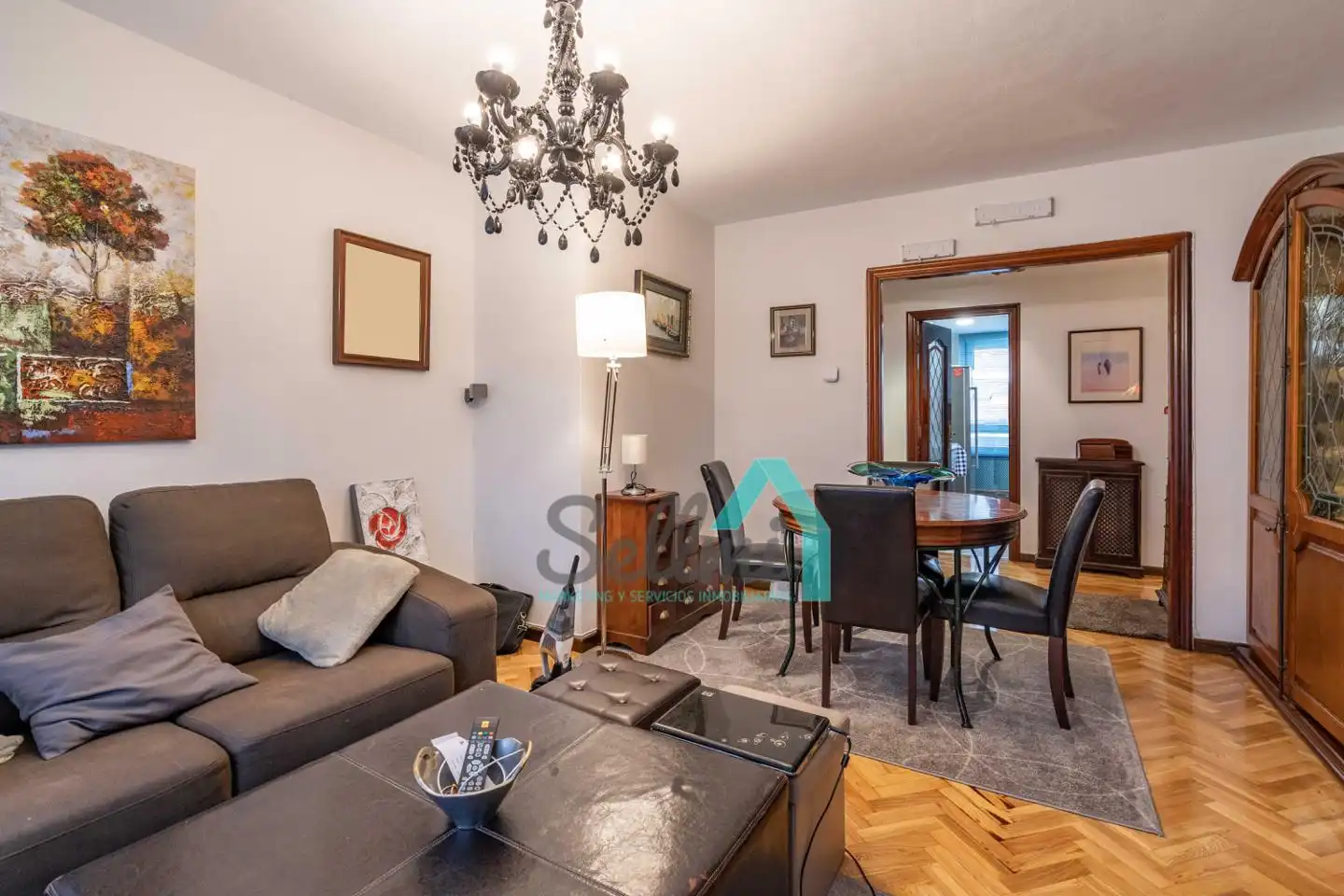 Living room of Flat for share in Oviedo   with Heating, Parquet flooring and Furnished