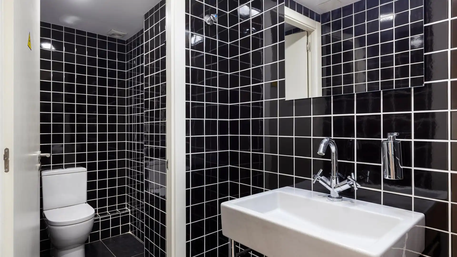 Baño de Oficina de alquiler en Barcelona con Aire acondicionado, Calefacción y Terraza