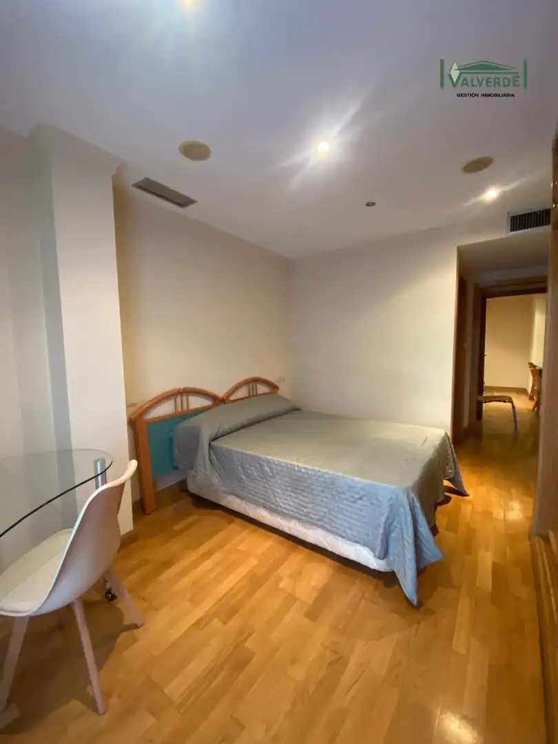 Schlafzimmer von Wohnung zur Miete in Granada mit Klimaanlage, Heizung und Möbliert