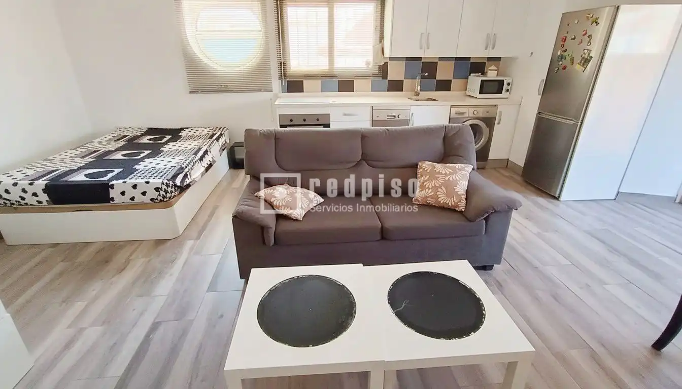 Sala de estar de Estudio de alquiler en Málaga con Aire acondicionado y Amueblado