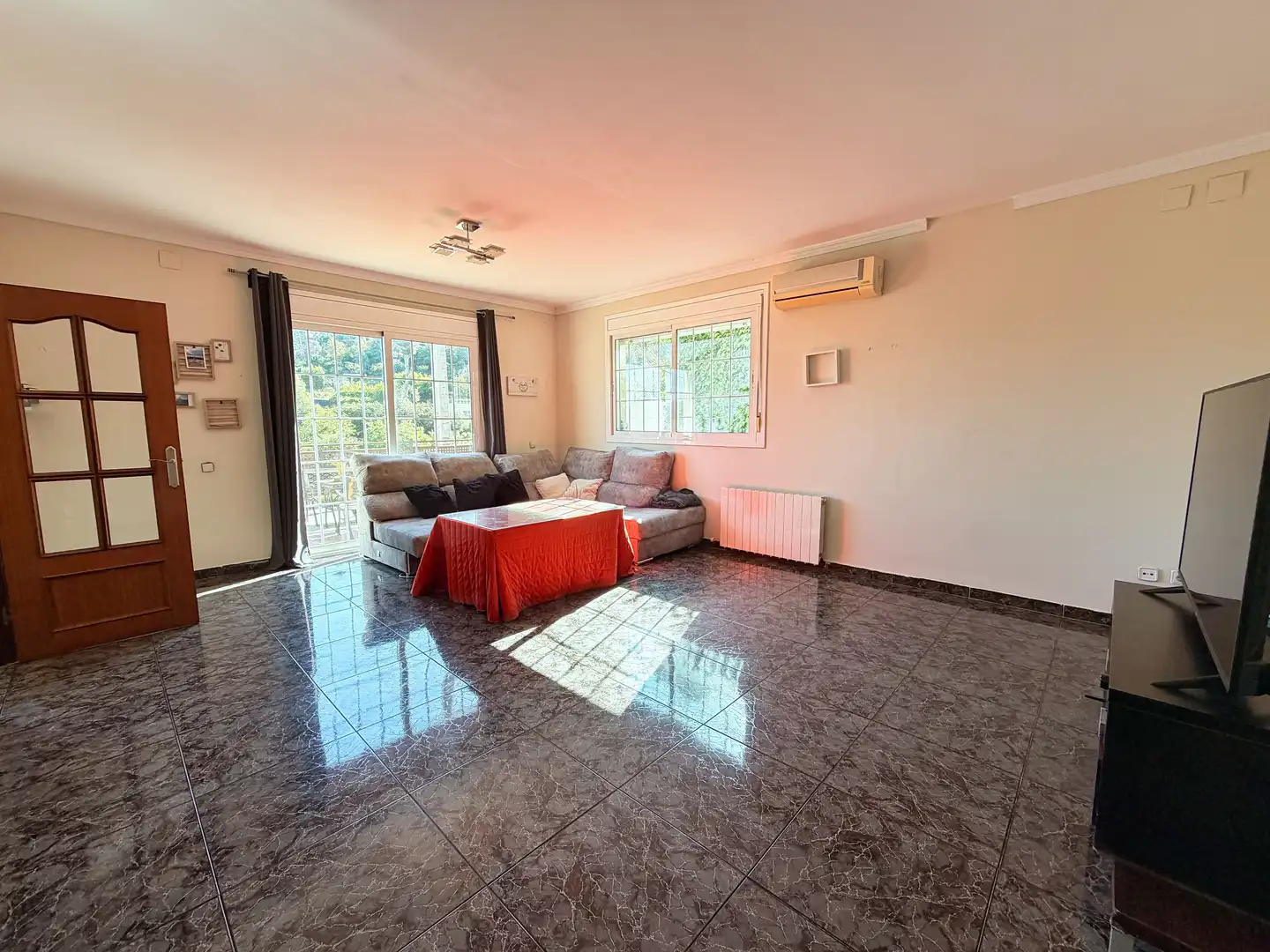 Living room of Houses for sale in Sant Vicenç Dels Horts  with Air Conditioner, Heating and Terrace