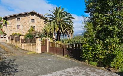 Vista exterior de Casa o xalet en venda en Durango amb Calefacció, Jardí privat i Moblat