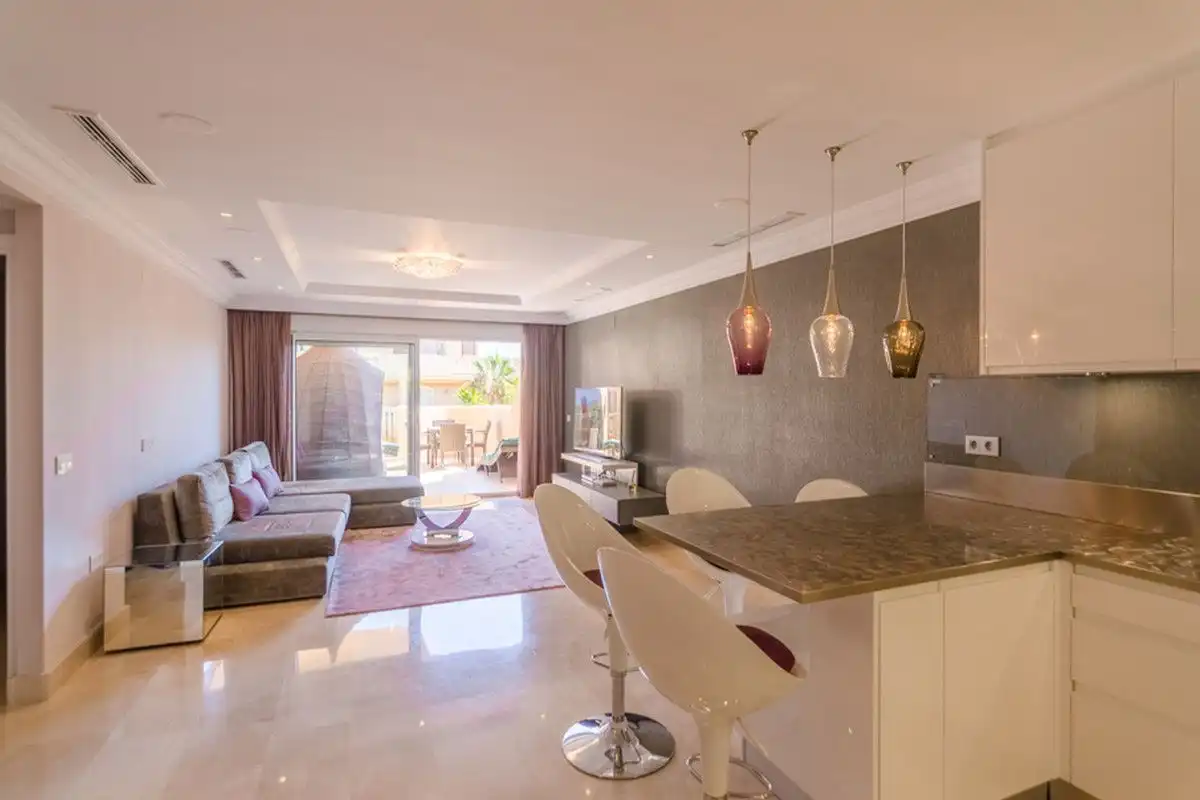 Sala d'estar de Apartament en venda en Marbella amb Aire condicionat, Calefacció i Parquet