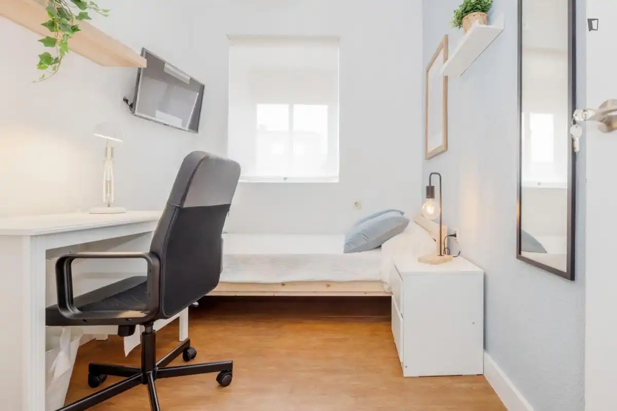 Schlafzimmer von Wohnungen zur untervermieten in Jerez de la Frontera mit Möbliert, Waschmaschine und Mikrowelle