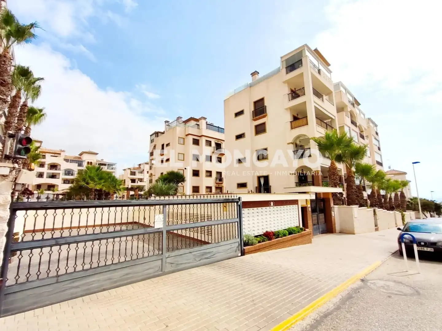 Vista exterior de Ático en venta en Guardamar del Segura con Aire acondicionado, Calefacción y Jardín privado