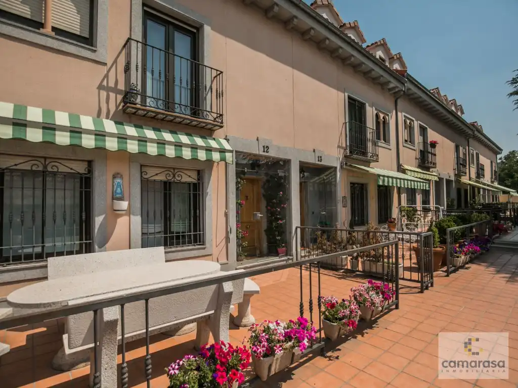 Terraza de Casa o chalet en venta en Ávila con Jardín privado, Piscina y Piscina comunitaria