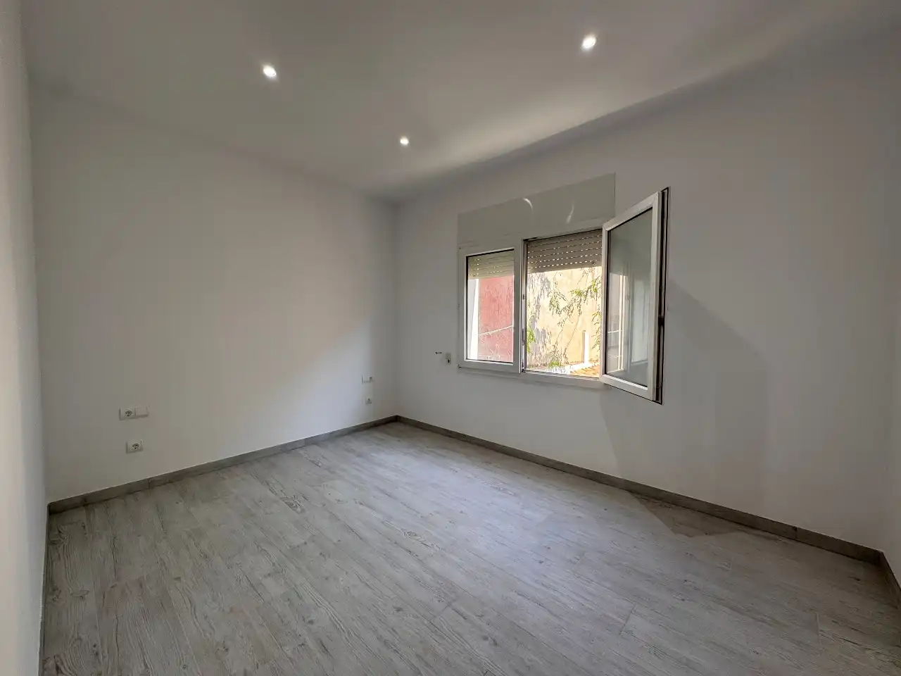 Bedroom of Flat for sale in Palamós  with Air Conditioner, Heating and Parquet flooring