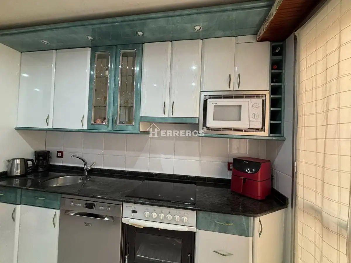 Cuina de Pis en venda en  Logroño amb Calefacció, Parquet i Terrassa
