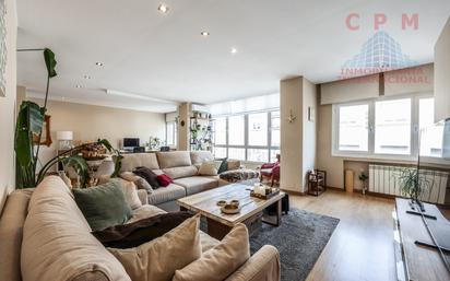 Living room of Flat to rent in  Madrid Capital  with Air Conditioner, Heating and Parquet flooring