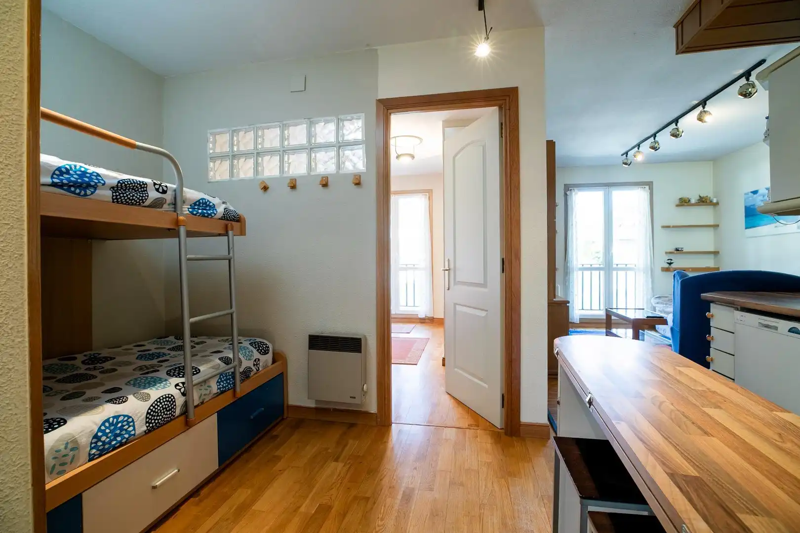 Schlafzimmer von Wohnung zum Verkauf in Aisa mit Heizung, Terrasse und Abstellraum