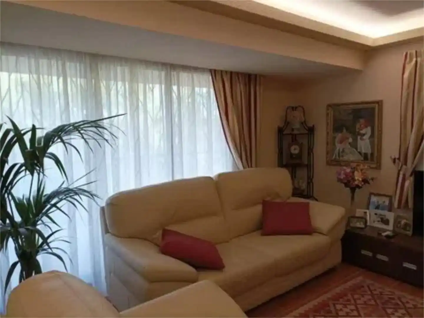 Living room of Houses for sale in Gilet  with Air Conditioner, Private garden and Storage room