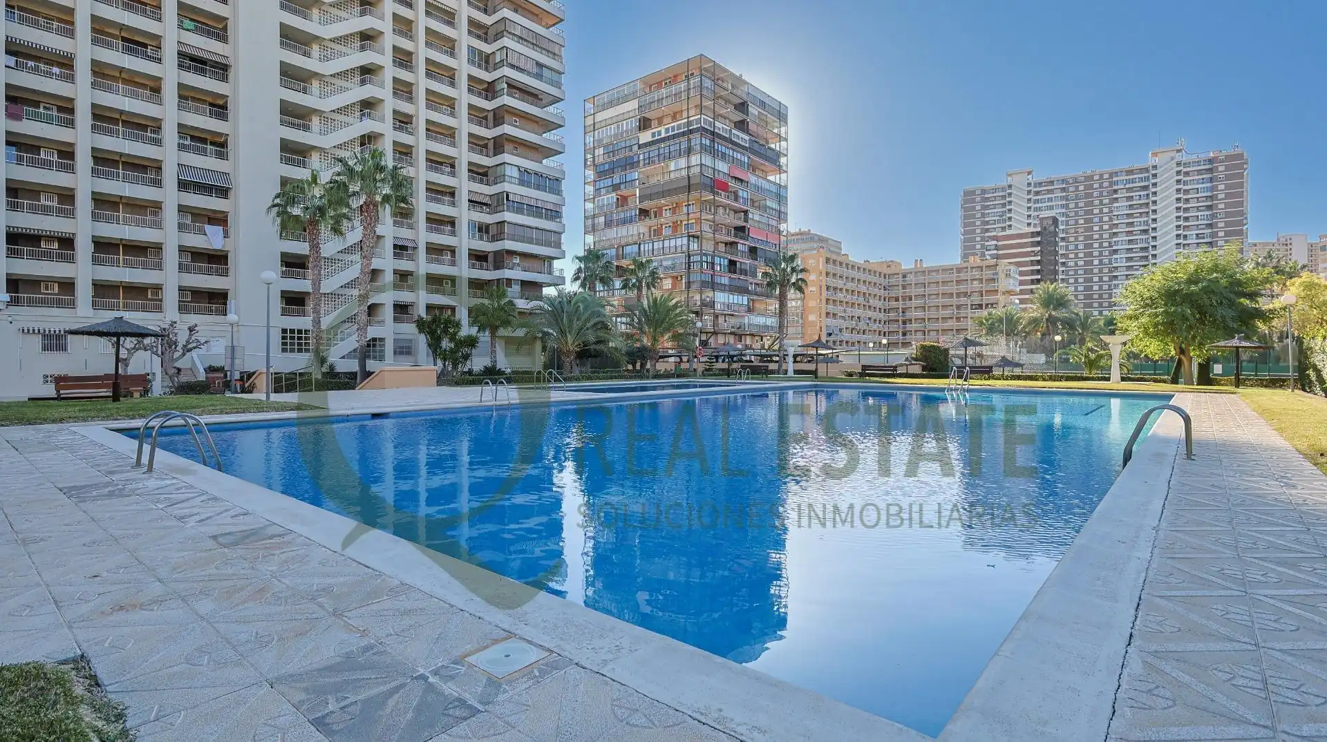 Außenansicht von Wohnung zum Verkauf in Alicante / Alacant mit Heizung, Privatgarten und Terrasse