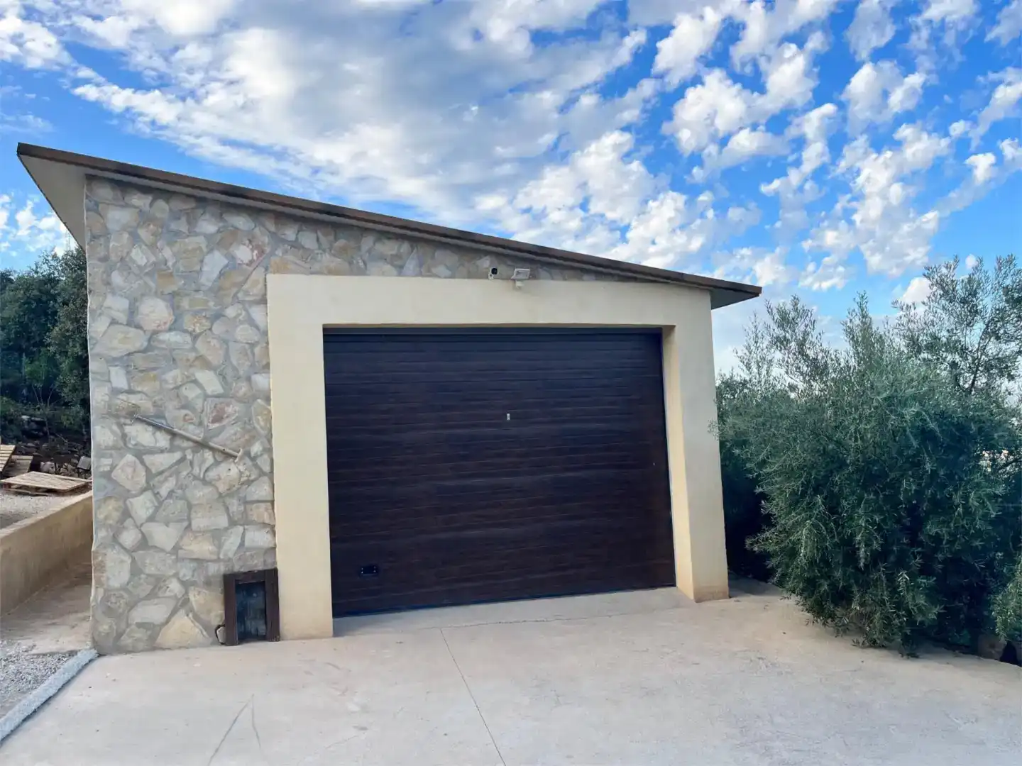 Vista exterior de Finca rústica en venda en Alcalá la Real amb Piscina i Balcó