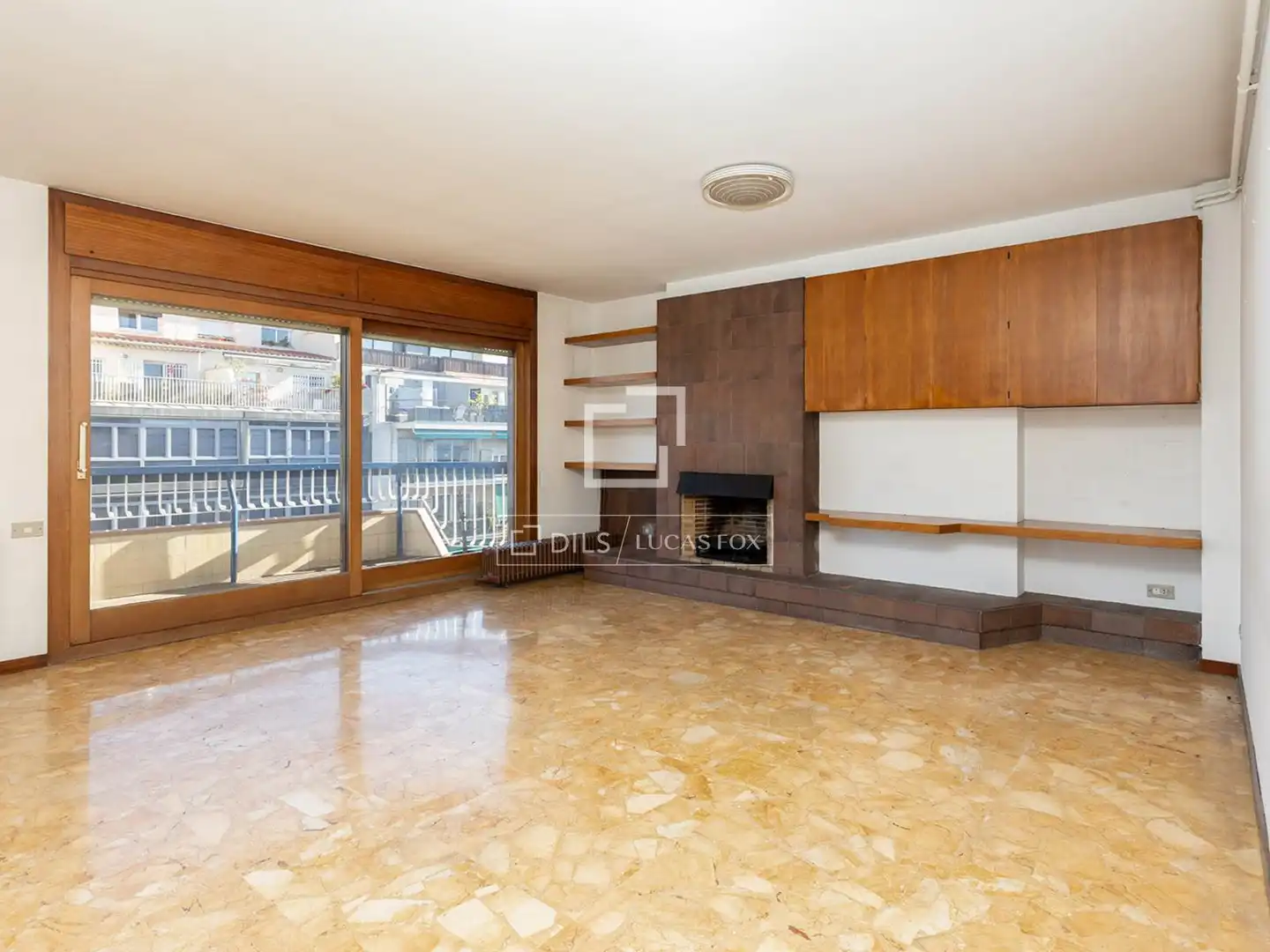 Vista exterior de Àtic en venda en Barcelona amb Terrassa, Piscina i Balcó