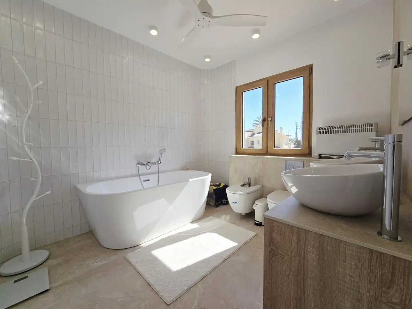 Bany de Casa o xalet en venda en Orihuela amb Jardí privat, Terrassa i Piscina