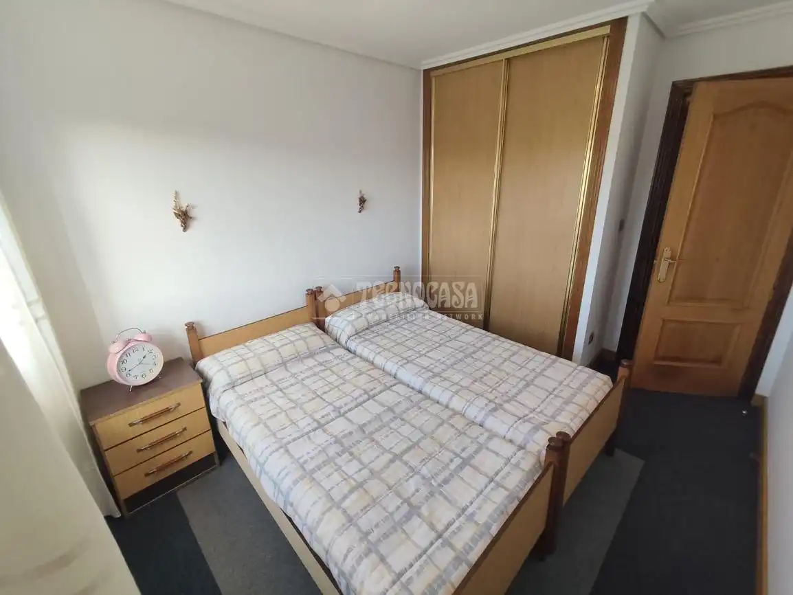 Habitación de Casa adosada en venta en Suances con Calefacción, Jardín privado y Trastero