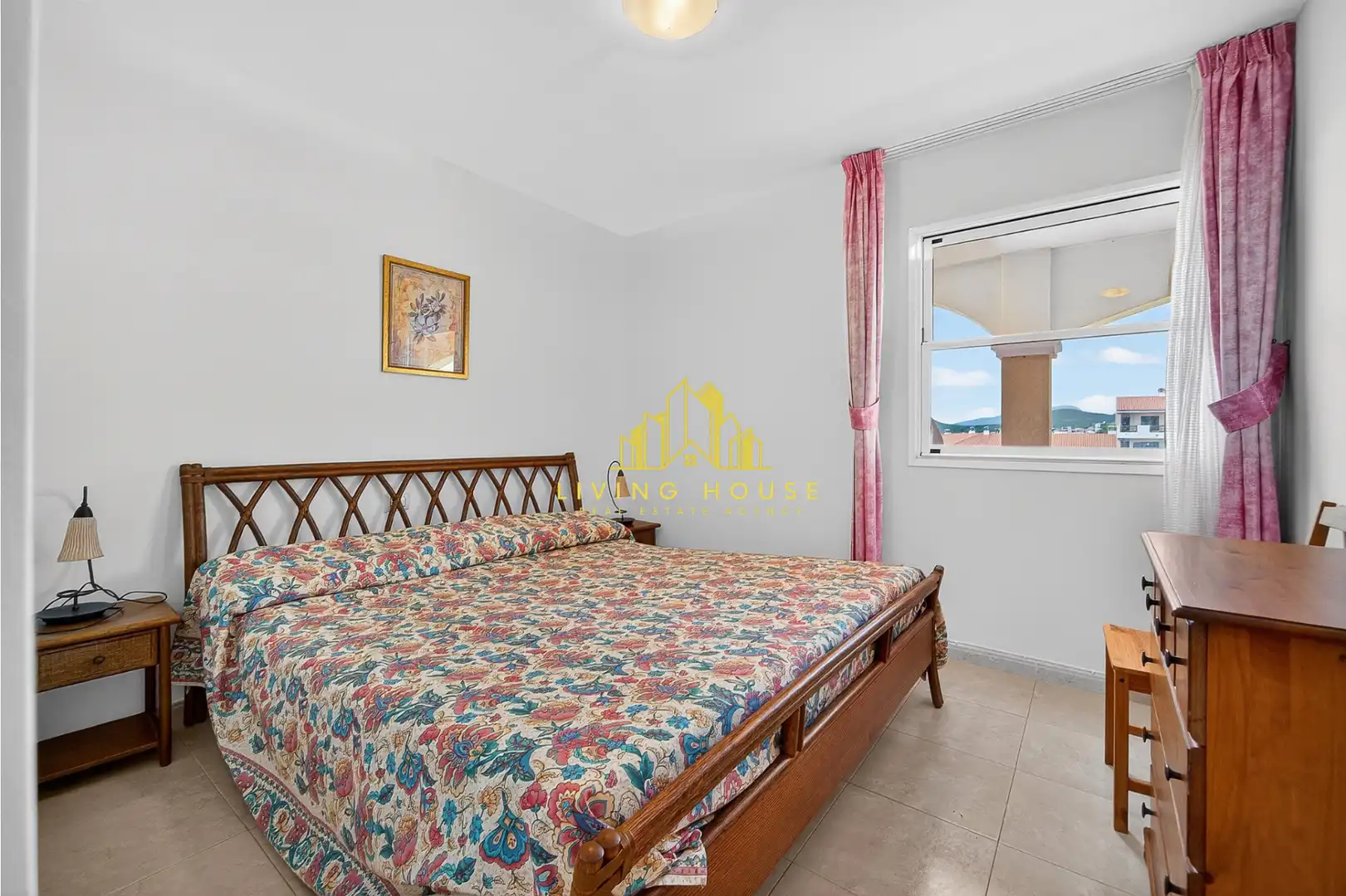 Schlafzimmer von Dachboden zum Verkauf in San Miguel de Abona mit Terrasse, Möbliert und Ofen