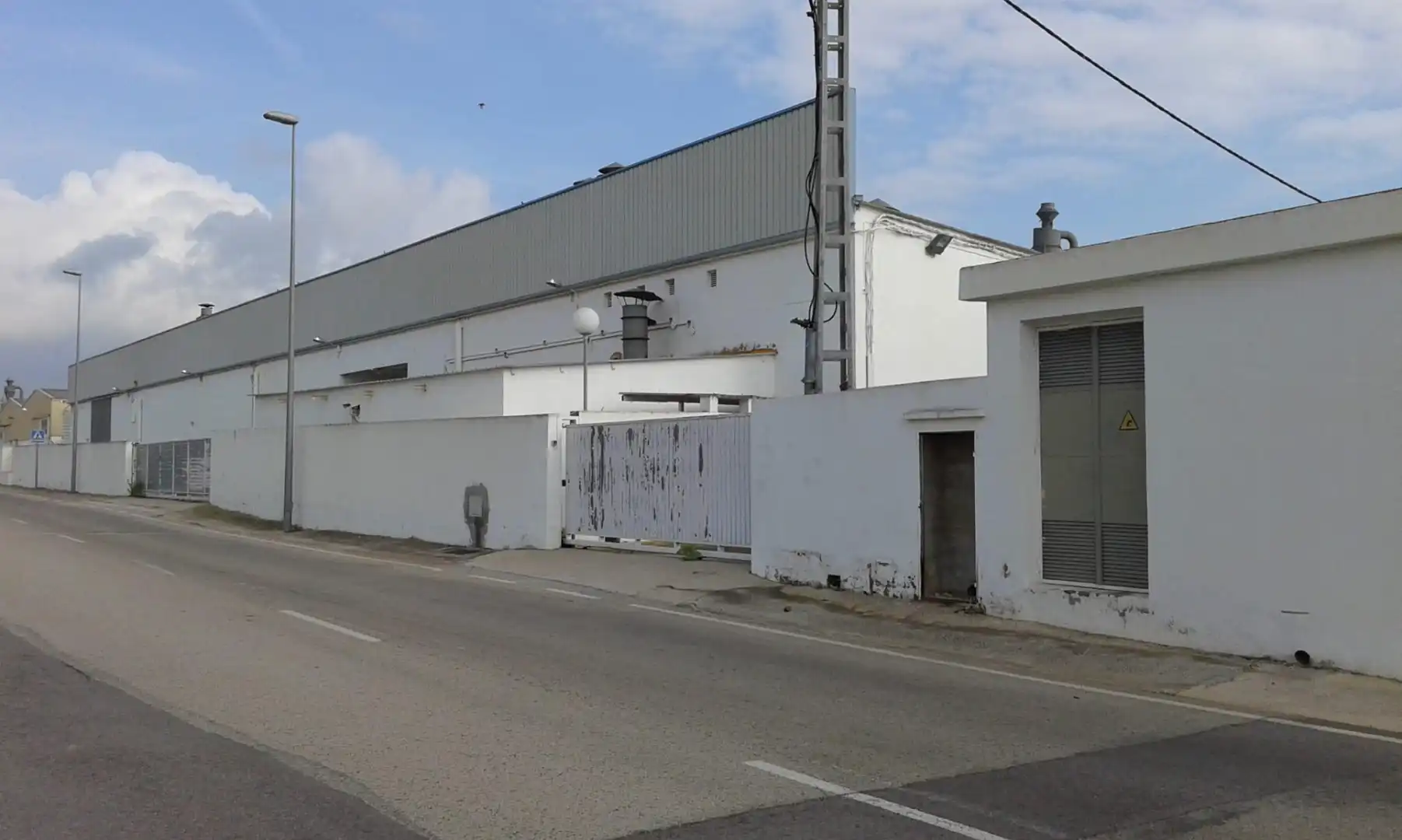 Vista exterior de Nau industrial en venda en Vinaròs